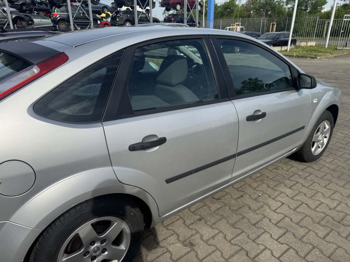 Ford Focus 2 original T&uuml;r hinten rechts Polar Silber Flie&szlig;heck Rohbau Bj.2005